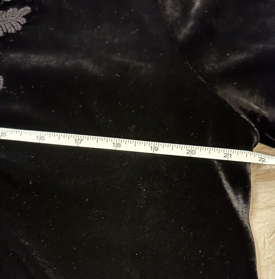 7615743