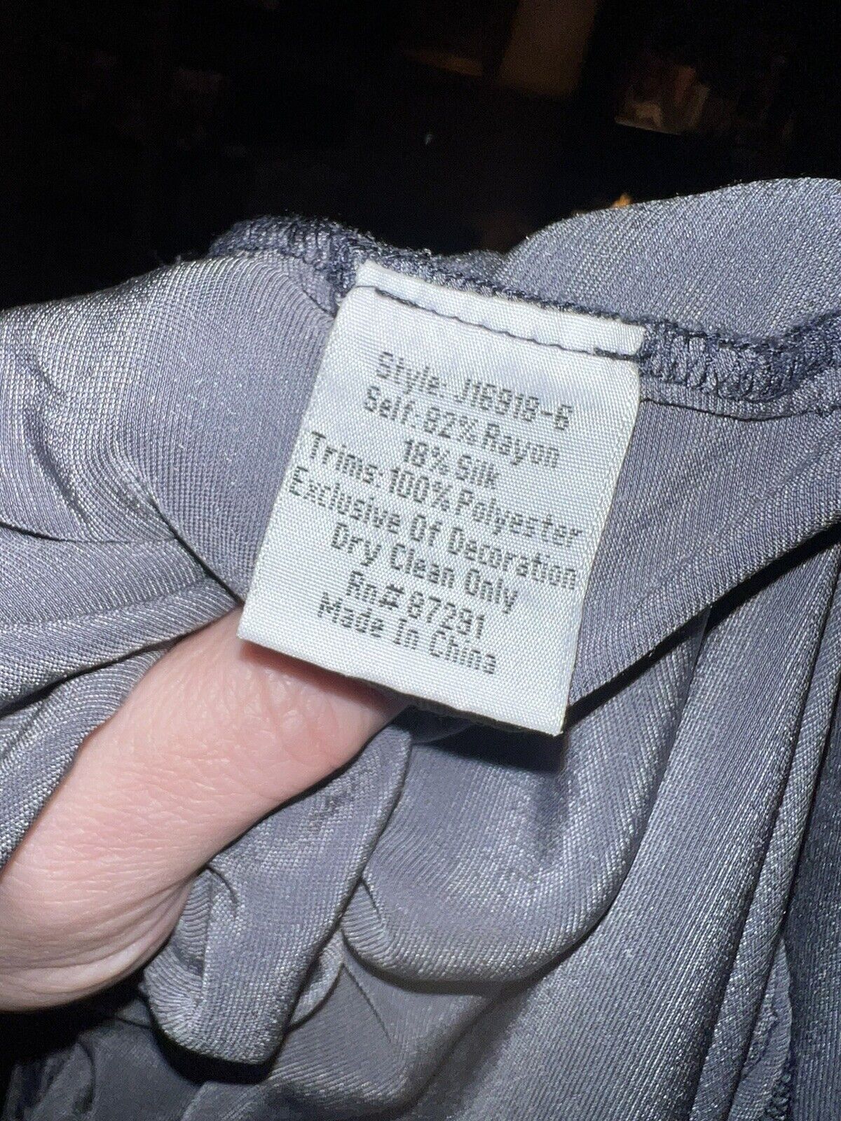 6402437