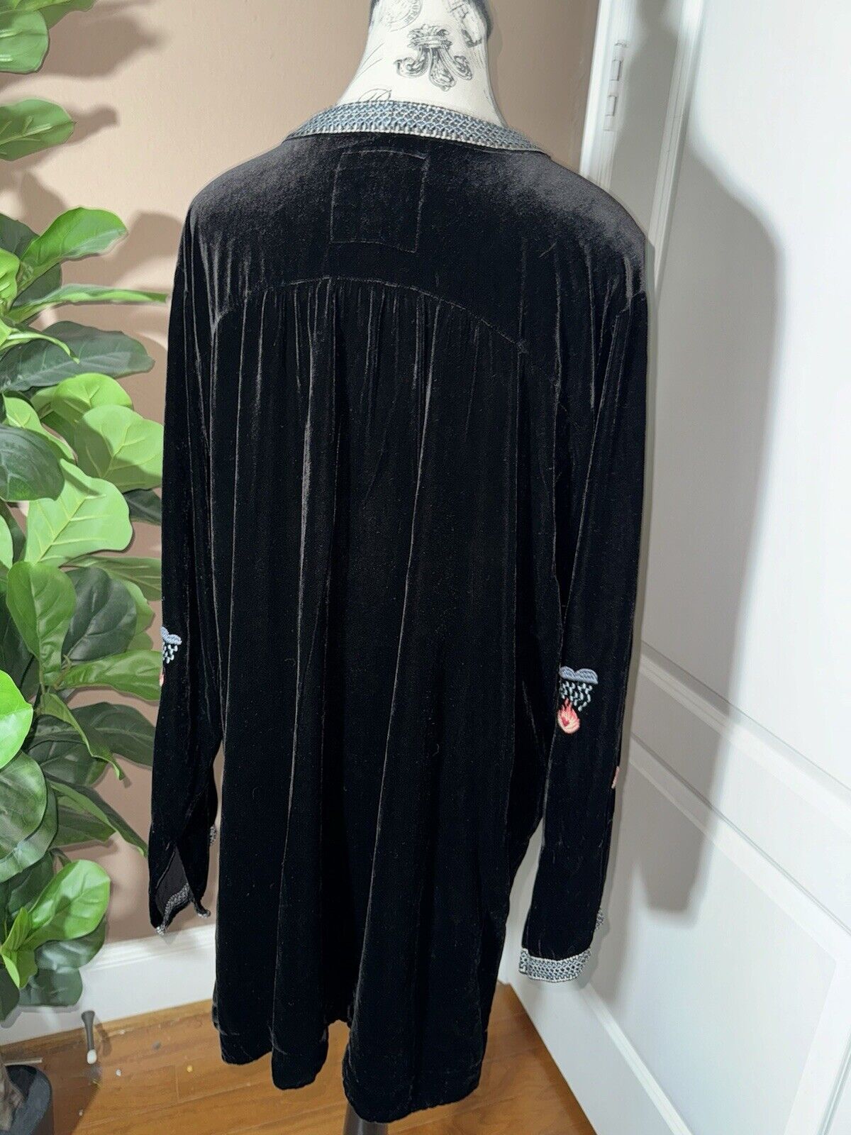 Johnny Was XL Black Velvet Heavily Embroidered Tunic Top Peasant  1X 1XL