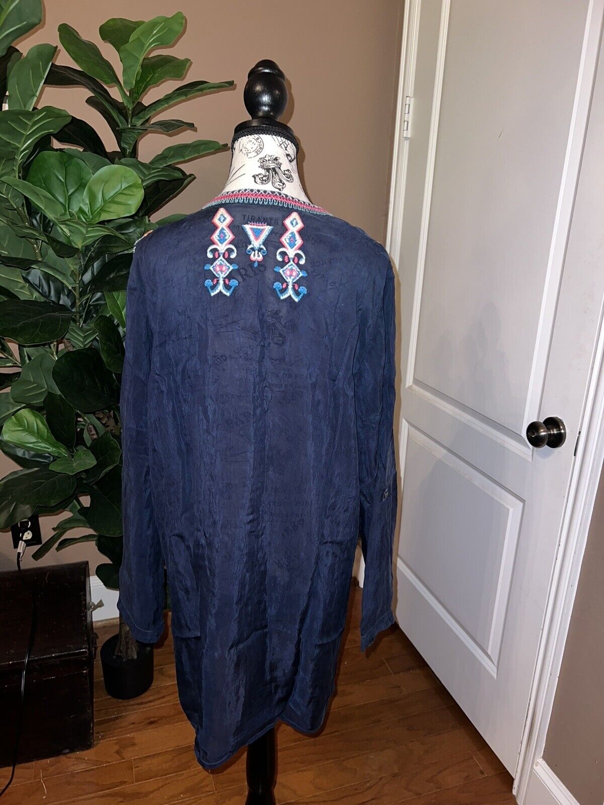 Johnny Was Sz XL Heavily Embroidered Silky Navy Tunic Top Kimono Sleeve