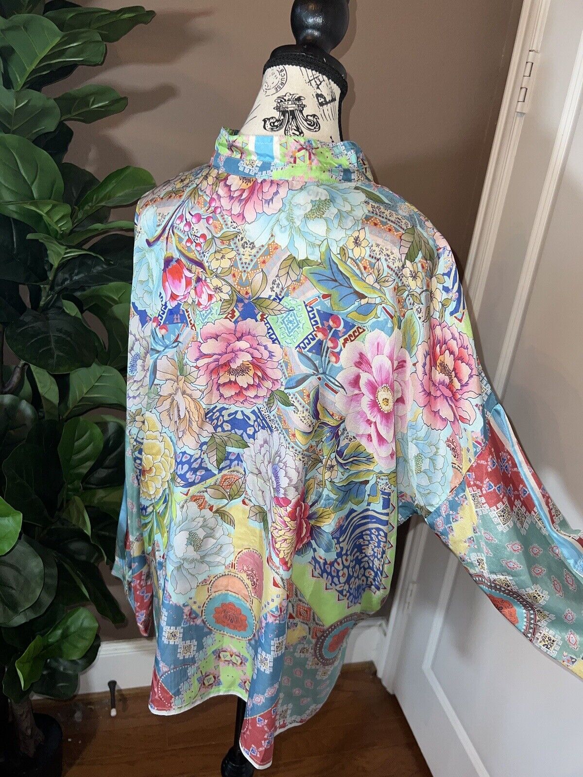 Johnny Was 100% Silk Long Sleeve Tunic Top Button Up Blouse Sz XL 1X 1XL