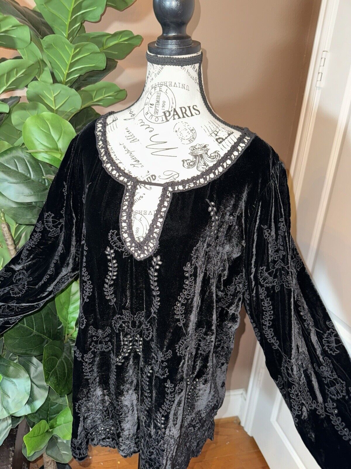 Johnny Was XL Black Velvet Embroidered Tunic Top Peasant Blouse Eyelet Lace