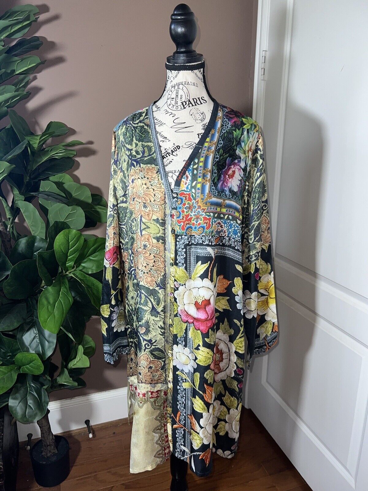 Johnny Was 100% Silk Kimono L Large Cherry Blossoms STUNNING BACK  Buttons Up