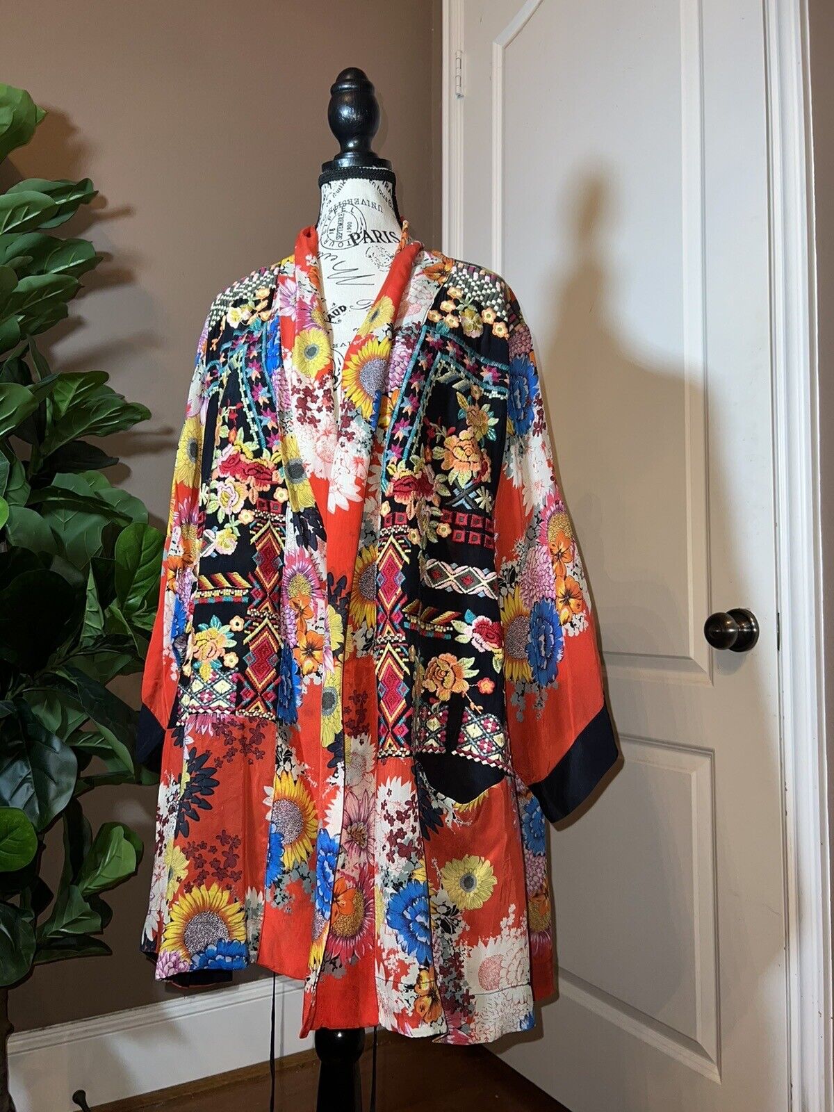 Johnny Was 100% Silk Kimono Sz L Large Red Floral Wrap STUNNING EMBROIDERY