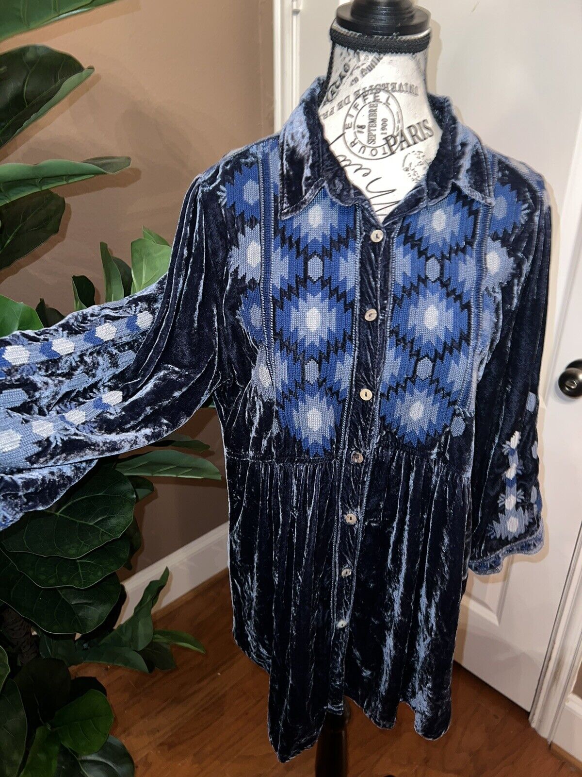 Johnny Was Blue Velvet Heavily Embroidered Tunic Top Long Sleeve Sz XL 1X