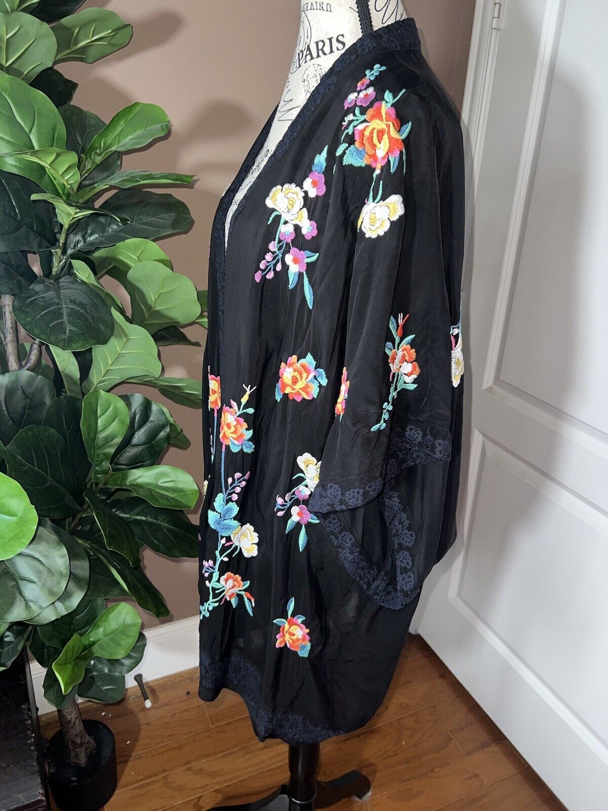 Johnny Was Silky Kimono W/ Embroidery & Flowers Sz XL 1X 1XL  Pockets