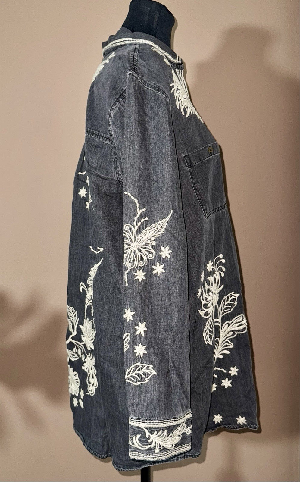 Johnny Was L Denim Chore Jacket Shacket Coat Black Grey Wash Embroidered Johnny Was
