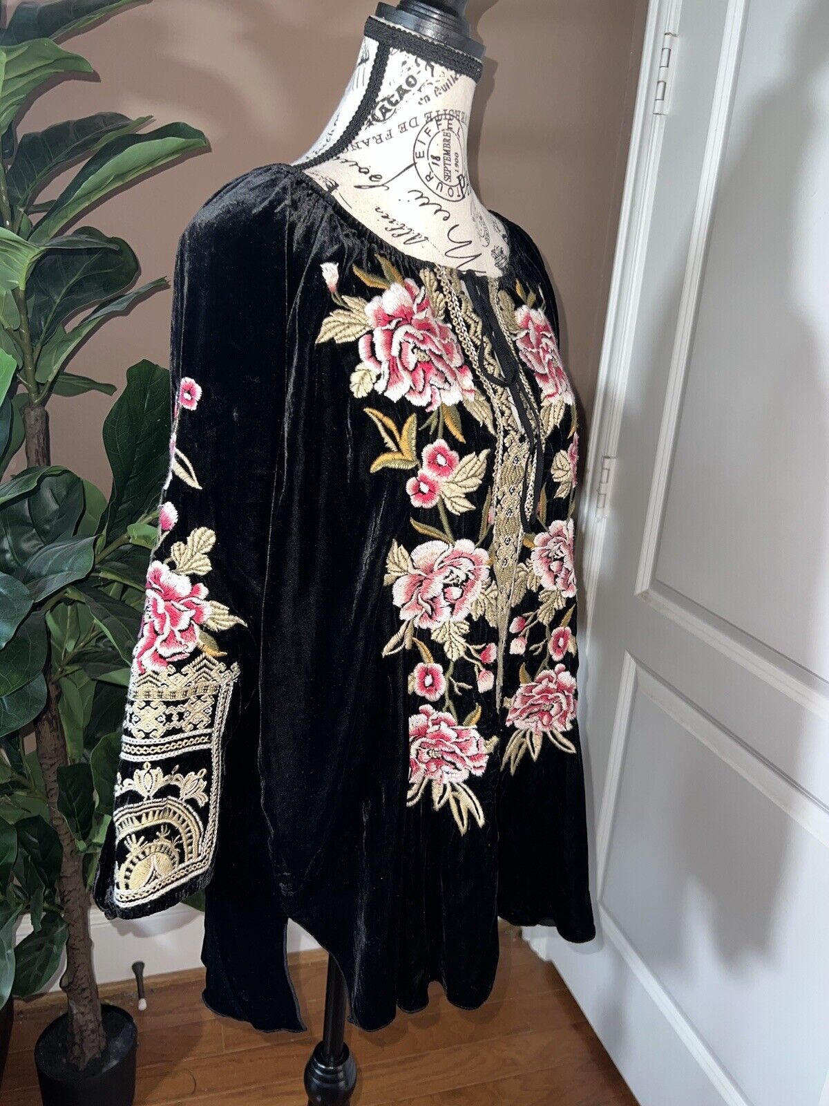 Johnny Was Black Velvet Heavily Embroidered Tunic Top L Large Peasant