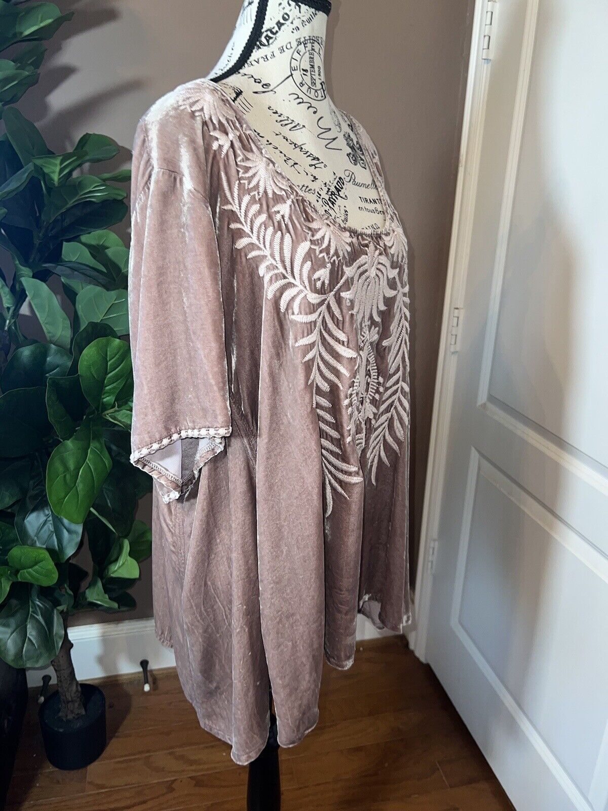 Johnny Was Dusty Rose Pink Velvet Embroidered Tunic Top Flutter Sleeve 1XL 1X XL