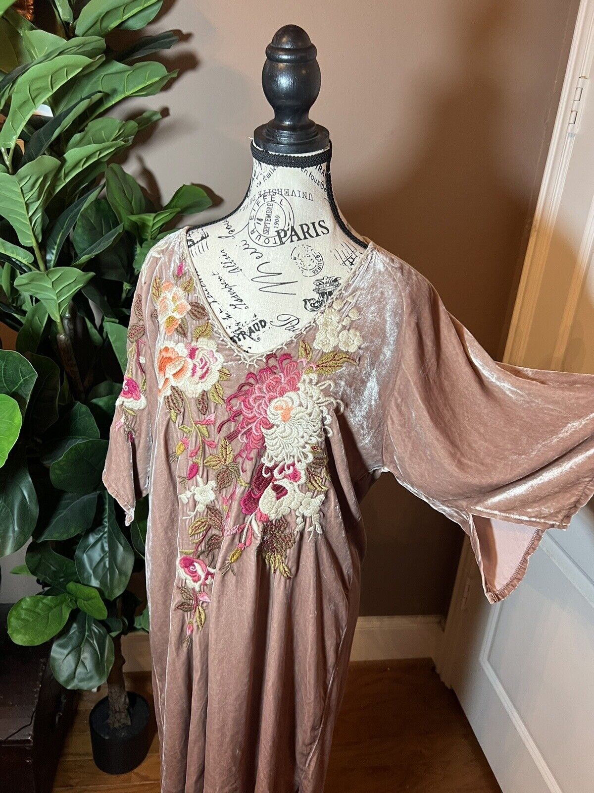 Johnny Was Large Dusty Rose Velvet Heavily Embroidered Mini Dress Tunic Top