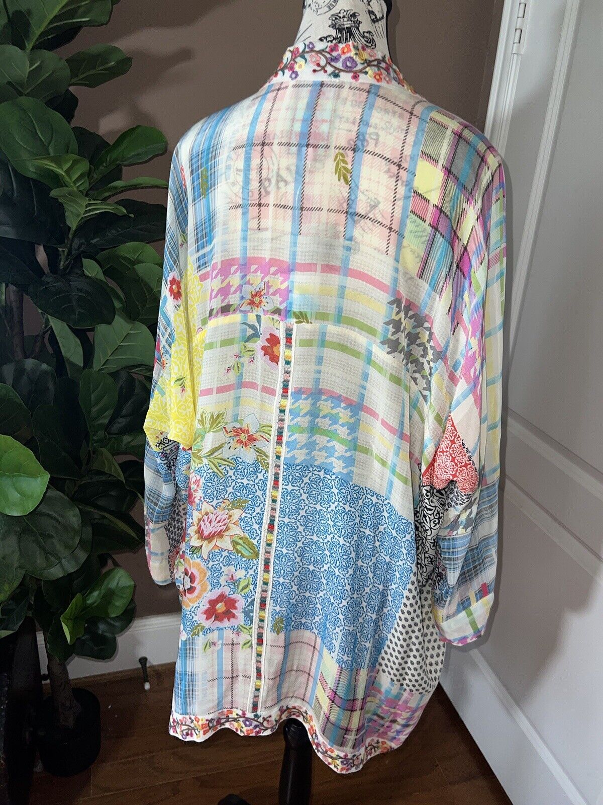 Johnny Was Sz M Silky Floral Kimono Wrap Cardigan PTP 32” Embroidered