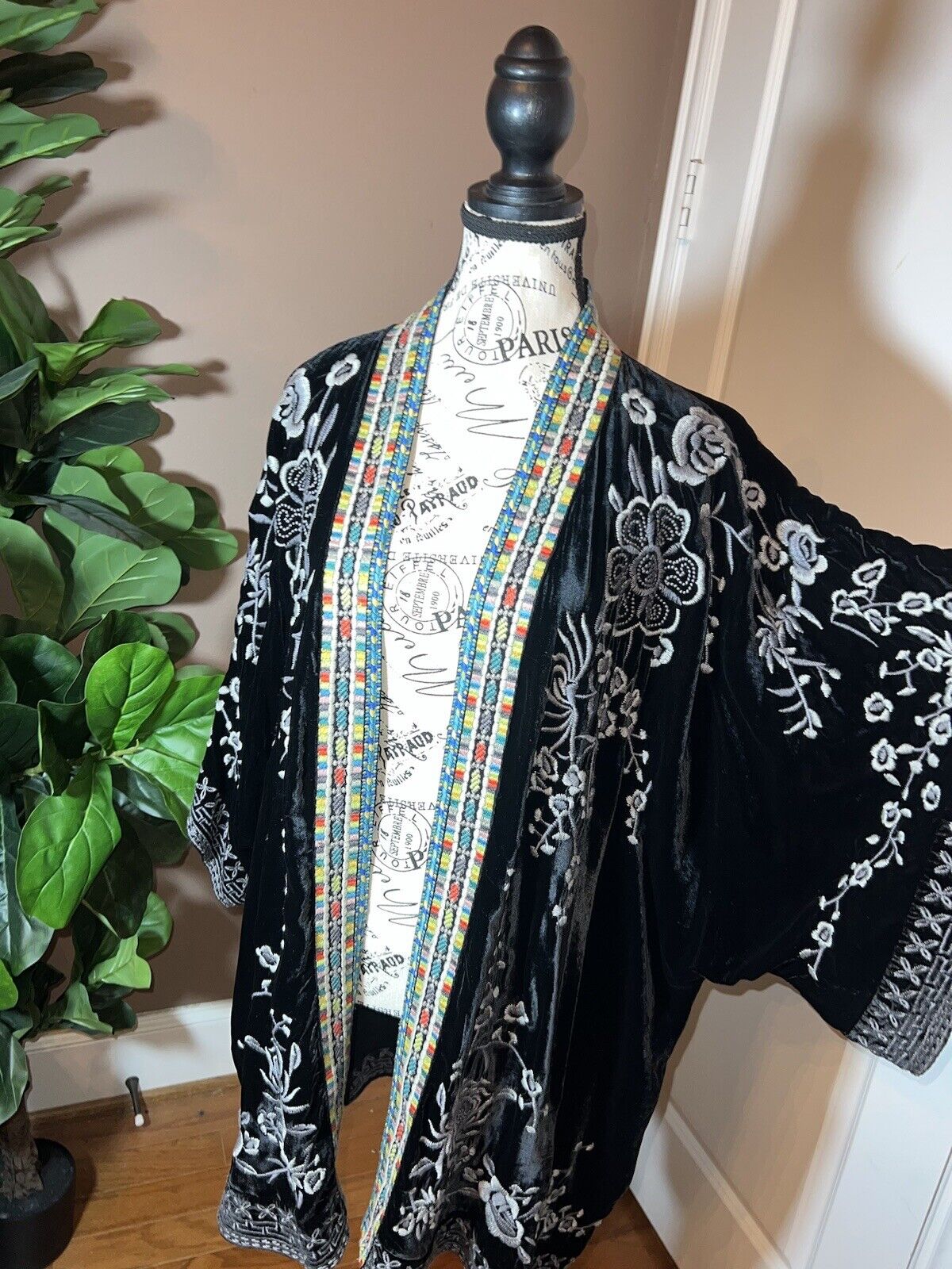 Johnny Was Black Velvet L Large Oversized Embroidered Wrap Duster Kimono