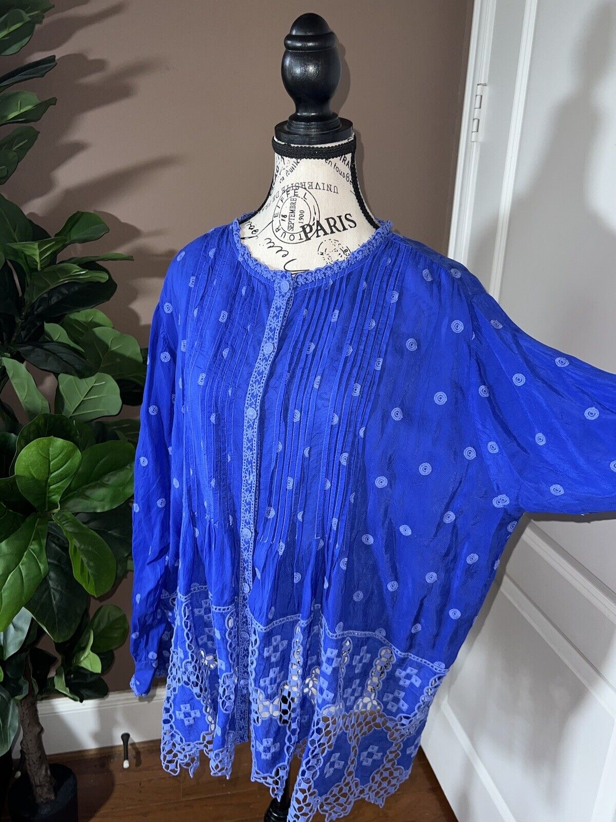 Johnny Was Sz XL Silky Cobalt Blue Tunic Top Embroidered Eyelet Lace Summer