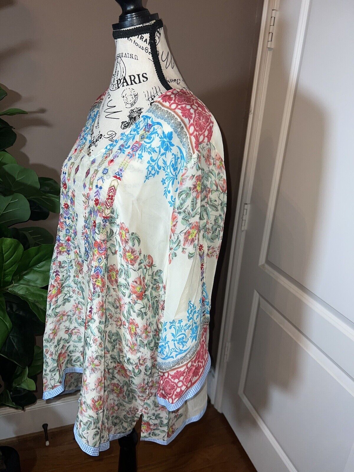 Johnny Was Sz XL Silky Soft White Tunic Top Embroidered Floral