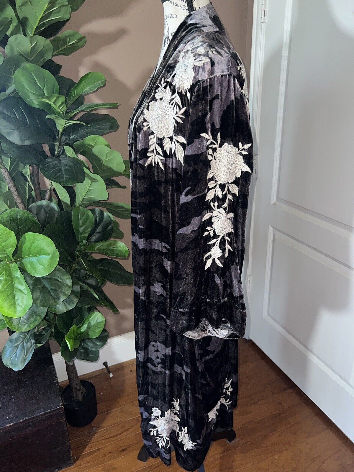 Johnny Was Velvet Long Kimono XL 1X 1XL Duster Wrap Black & Grey Camo