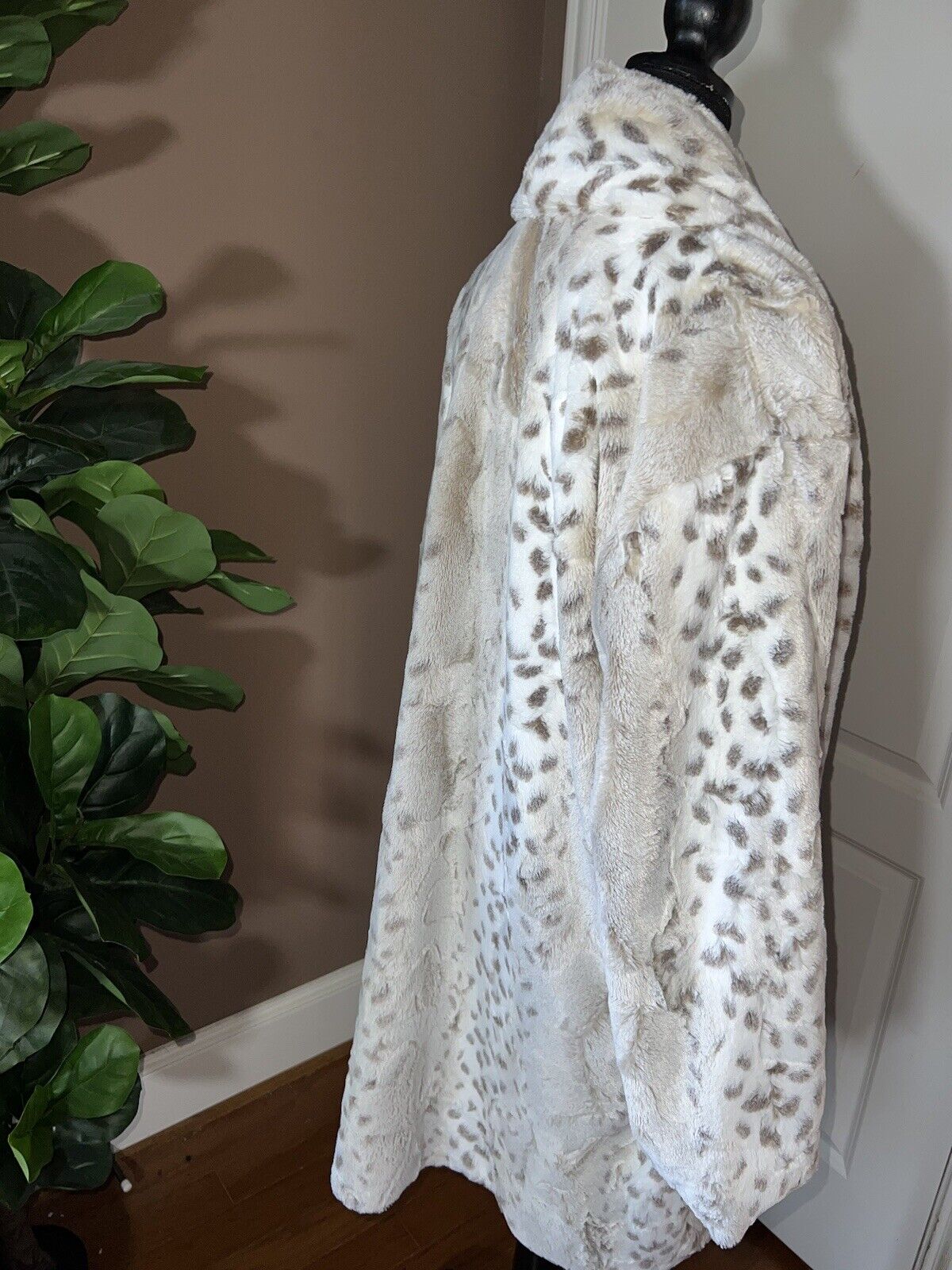 Johnny Was Snow Lynx Faux Fur Coat Jacket Wrap Sz XL 1X  100% Silk Lining