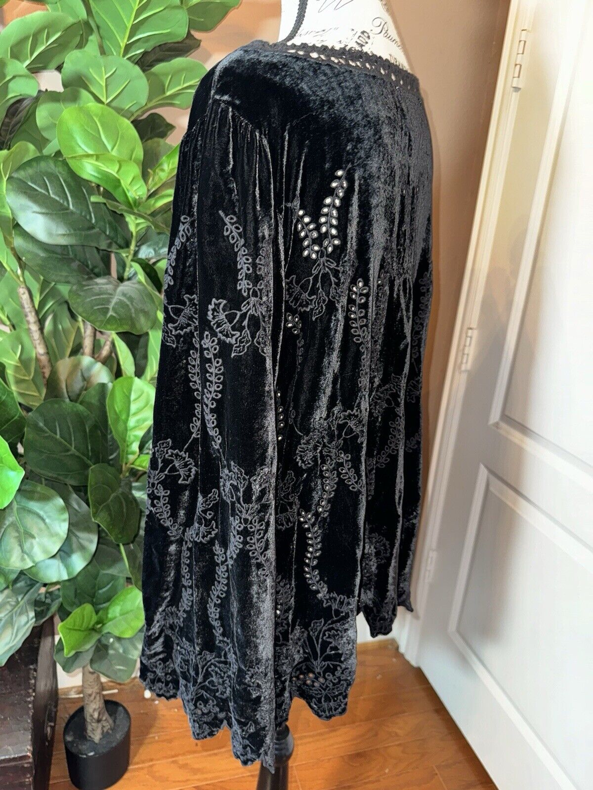 Johnny Was XL Black Velvet Embroidered Tunic Top Peasant Blouse Eyelet Lace