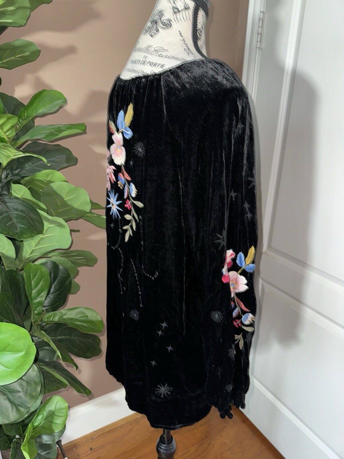 Johnny Was L Large Black Velvet Roses & Stars Embroidered Peasant Tunic Top