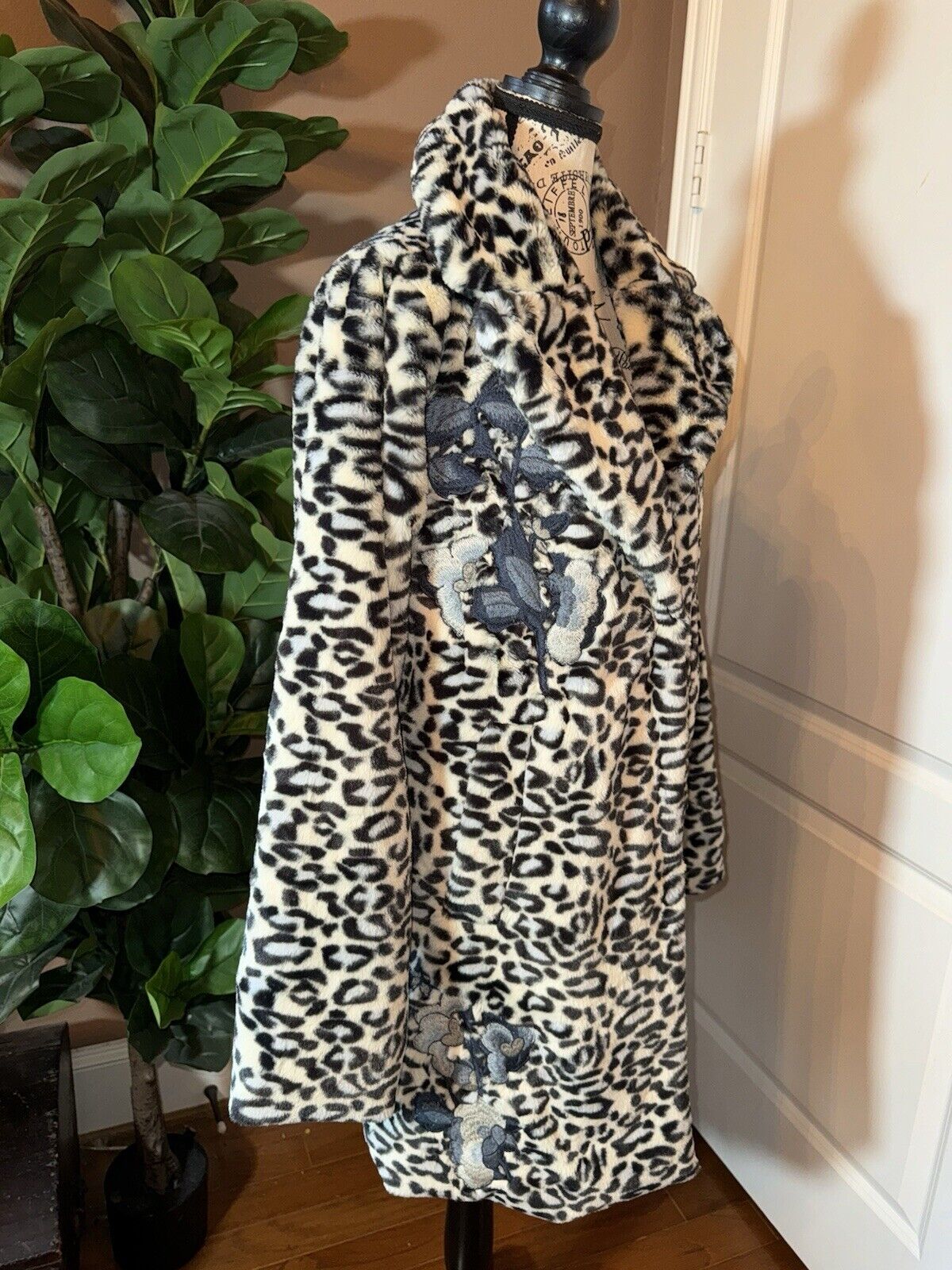 Johnny Was S Soft Blue & White Leopard Faux Fur Coat Jacket Wrap Silk Lining