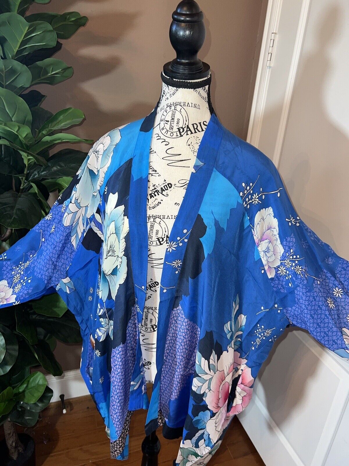 Johnny Was Silky Blue Floral Kimono Wrap Cardigan XL 1X 1XL Embroidered