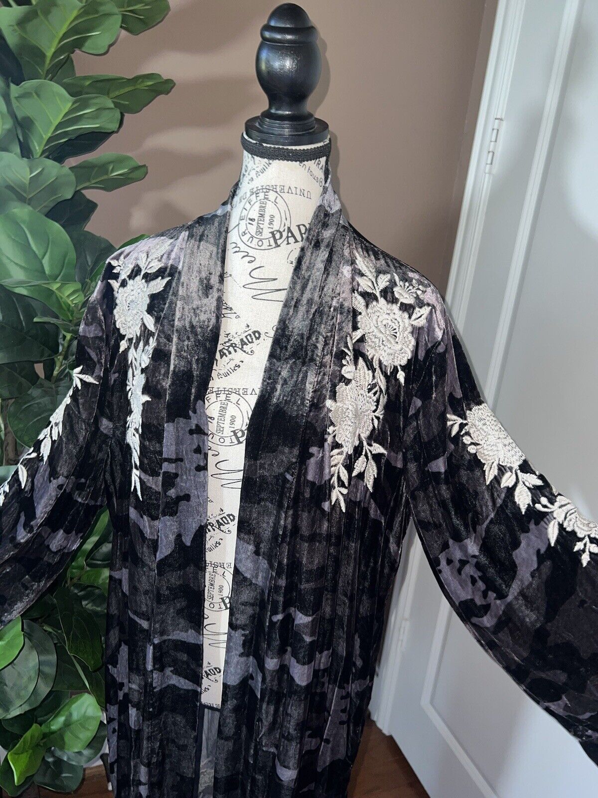 Johnny Was Velvet Long Kimono XL 1X 1XL Duster Wrap Black & Grey Camo