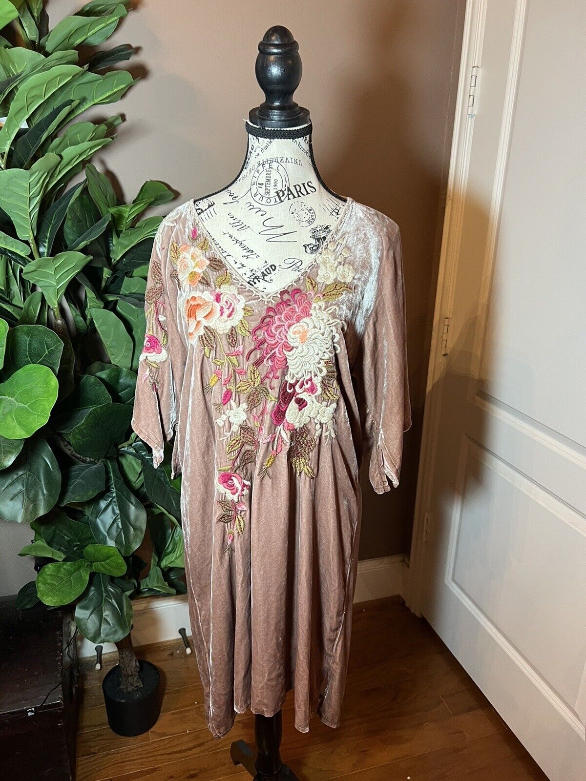 Johnny Was Large Dusty Rose Velvet Heavily Embroidered Mini Dress Tunic Top