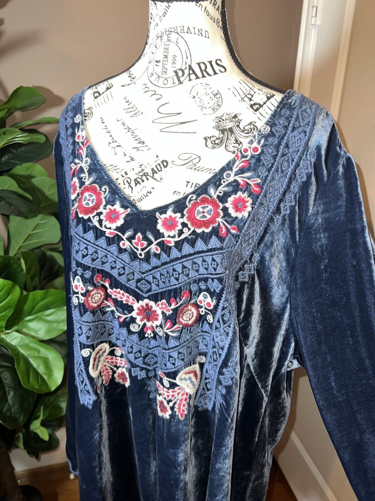 Johnny Was Blue Velvet Heavily Embroidered Tunic Top Long Sleeve Sz M Medium