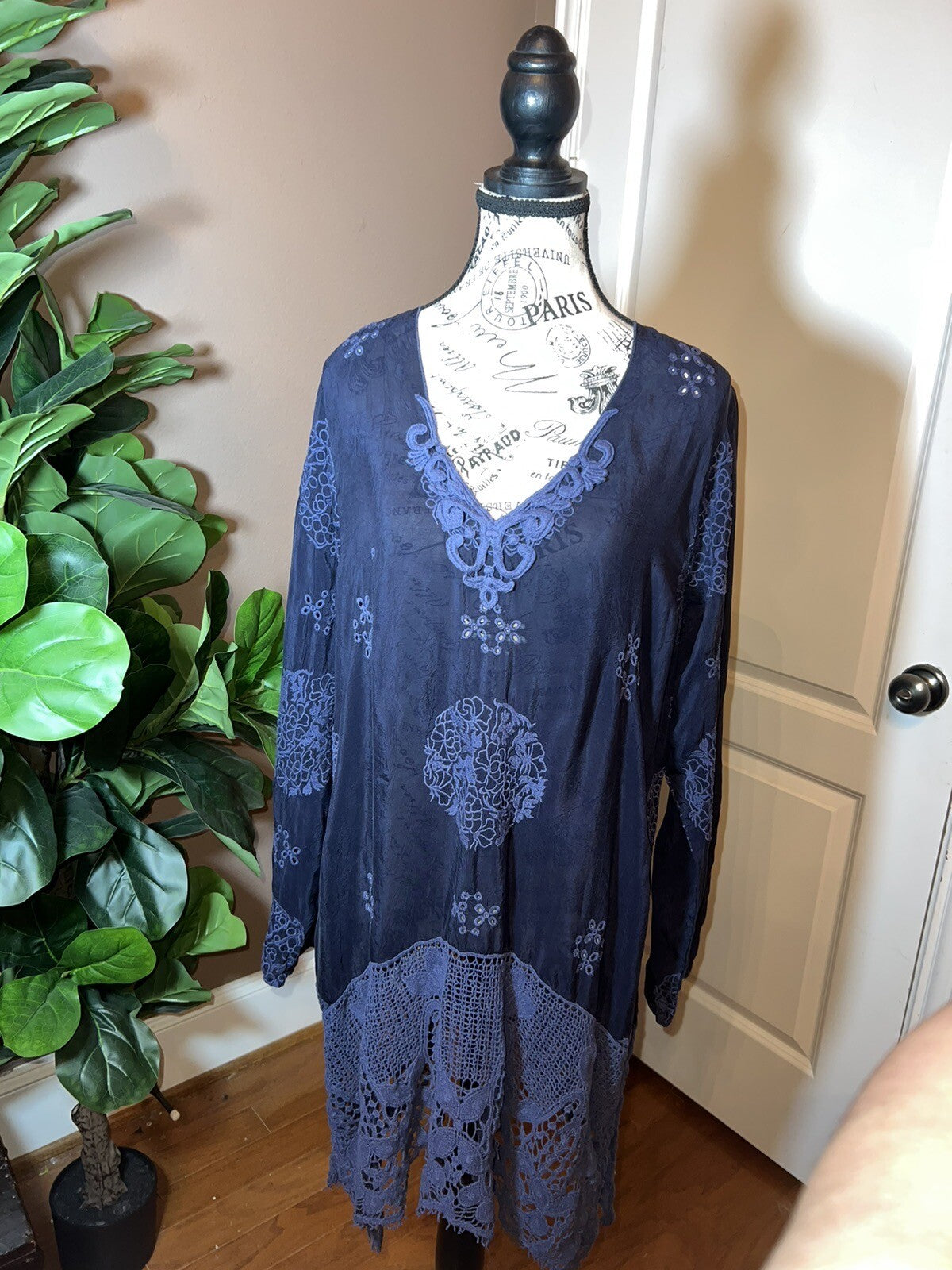 Johnny Was M Medium Navy Blue Shift Mini Dress Lace Embroidered Silky Tunic Top Johnny Was