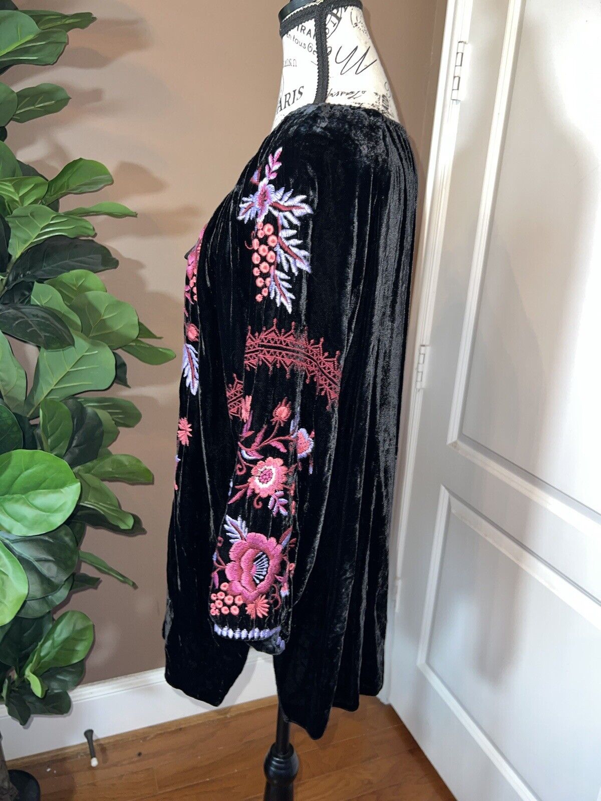 Johnny Was Black & Pink Velvet Heavily Embroidered Tunic Top L Large Peasant