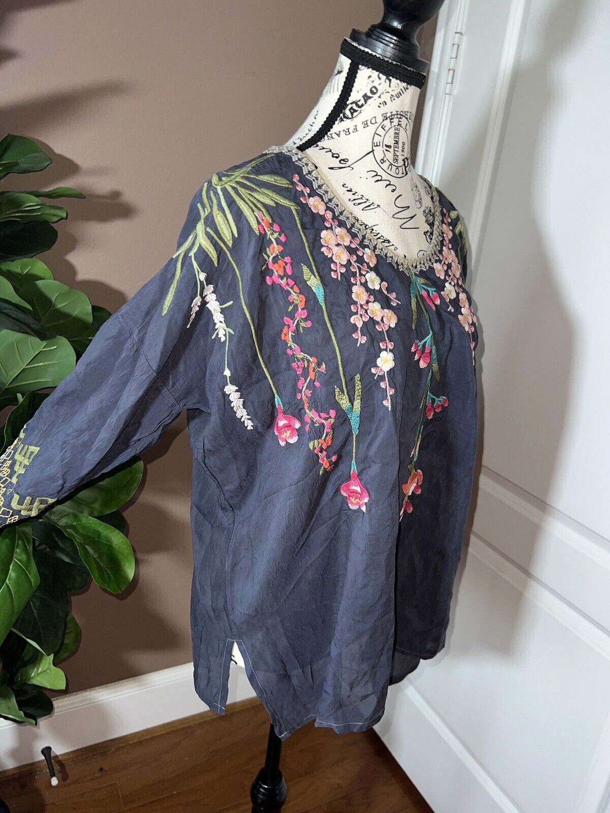 Johnny Was Silky Floral Heavily Embroidered Tunic Top L Kimono Sleeves