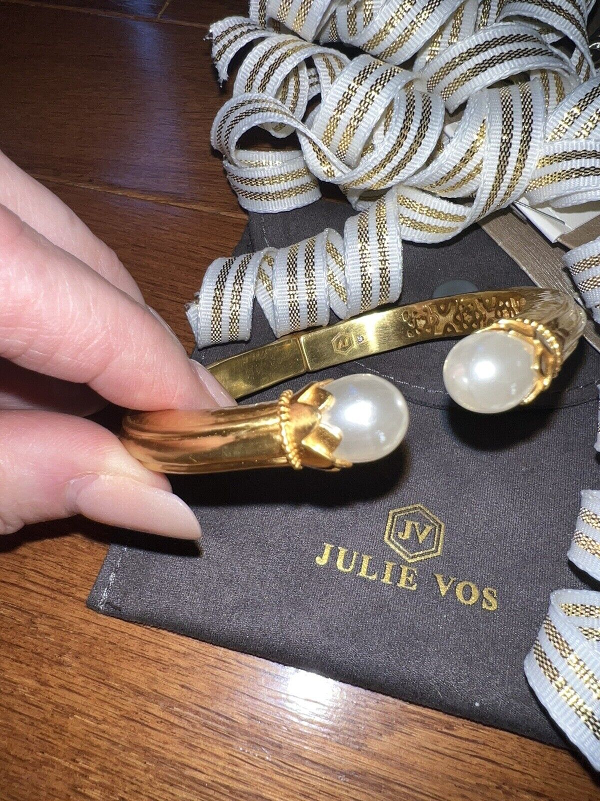 NEW Julie Vos Pearl & 24k Gold Plate Hinged Bangle Cuff Bracelet NWOT Classic