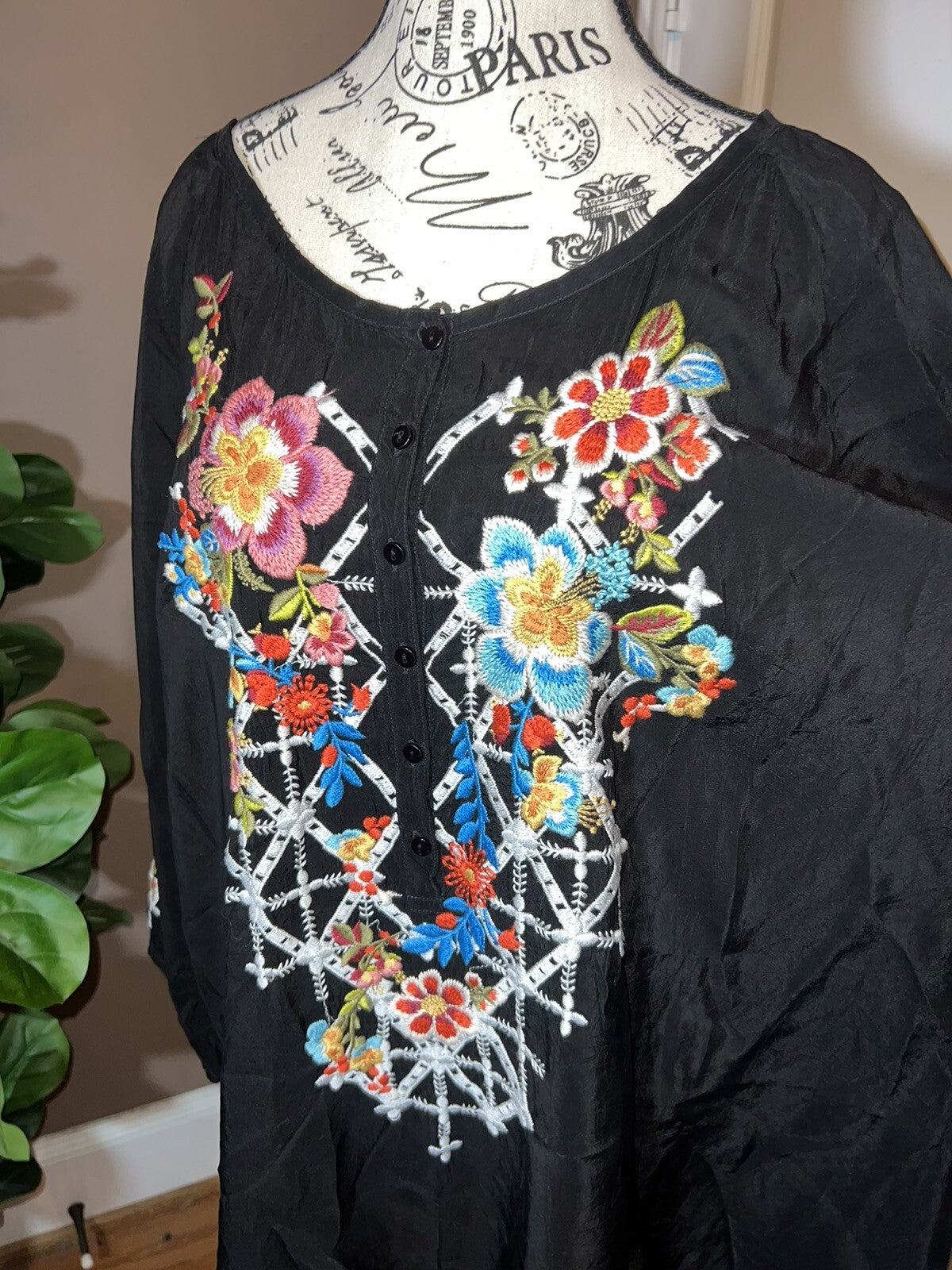 Johnny Was 2X Plus Black Tunic Top Silky Blouse Shirt Embroidered Lightweight Johnny Was