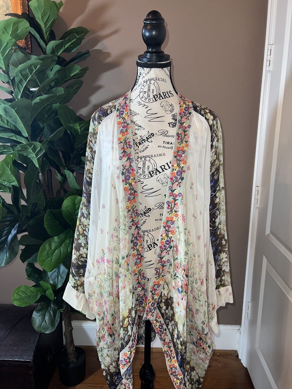 Johnny Was Silky Long Kimono Floral Ivory Pockets Embroidered XXL 2XL 2X SPRING