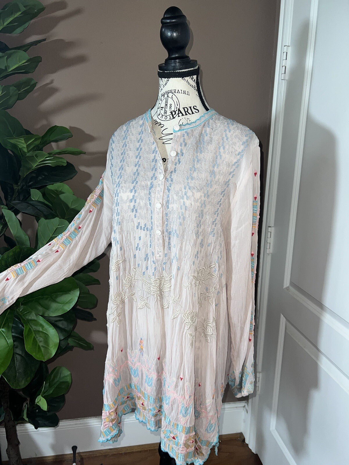 Johnny Was M Pale Pink Tunic Top Embroidered Silky Mini Dress Lightweight Cool Johnny Was