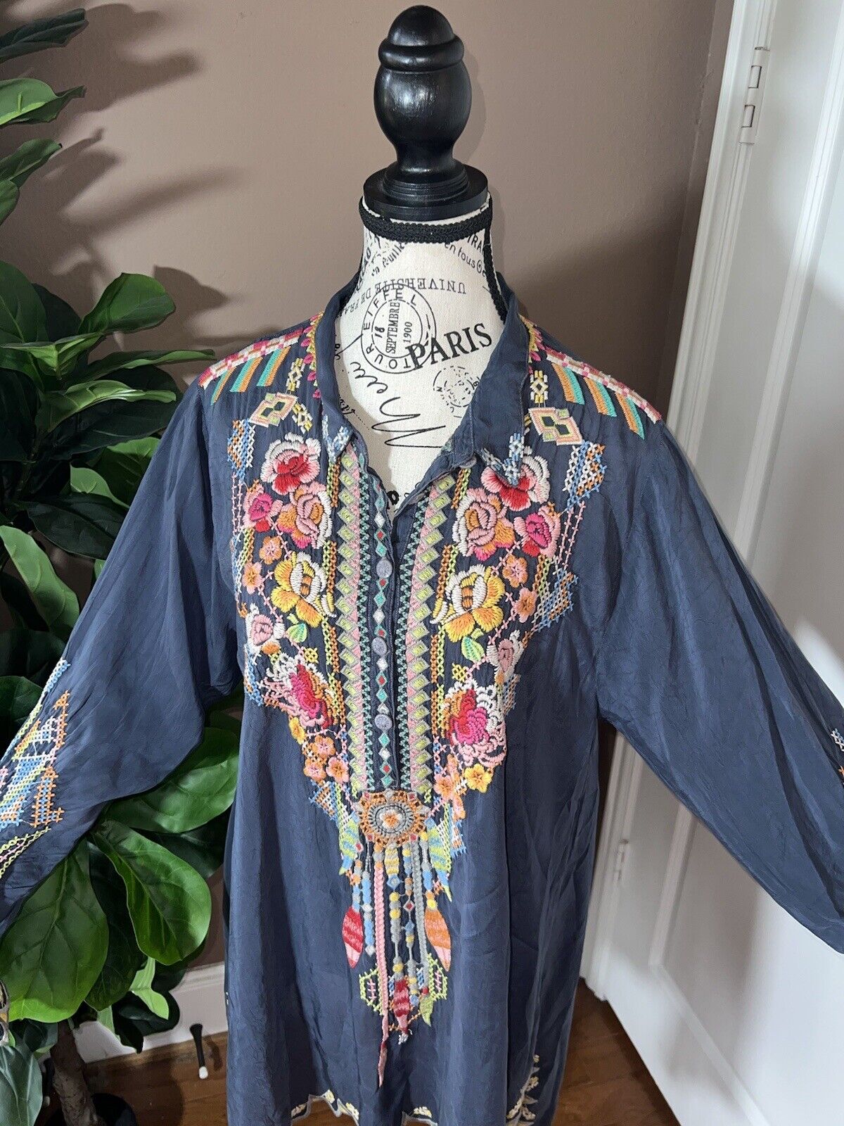 Johnny Was Sz L Large Heavily Embroidered Silky Navy Tunic Top Kimono Sleeve