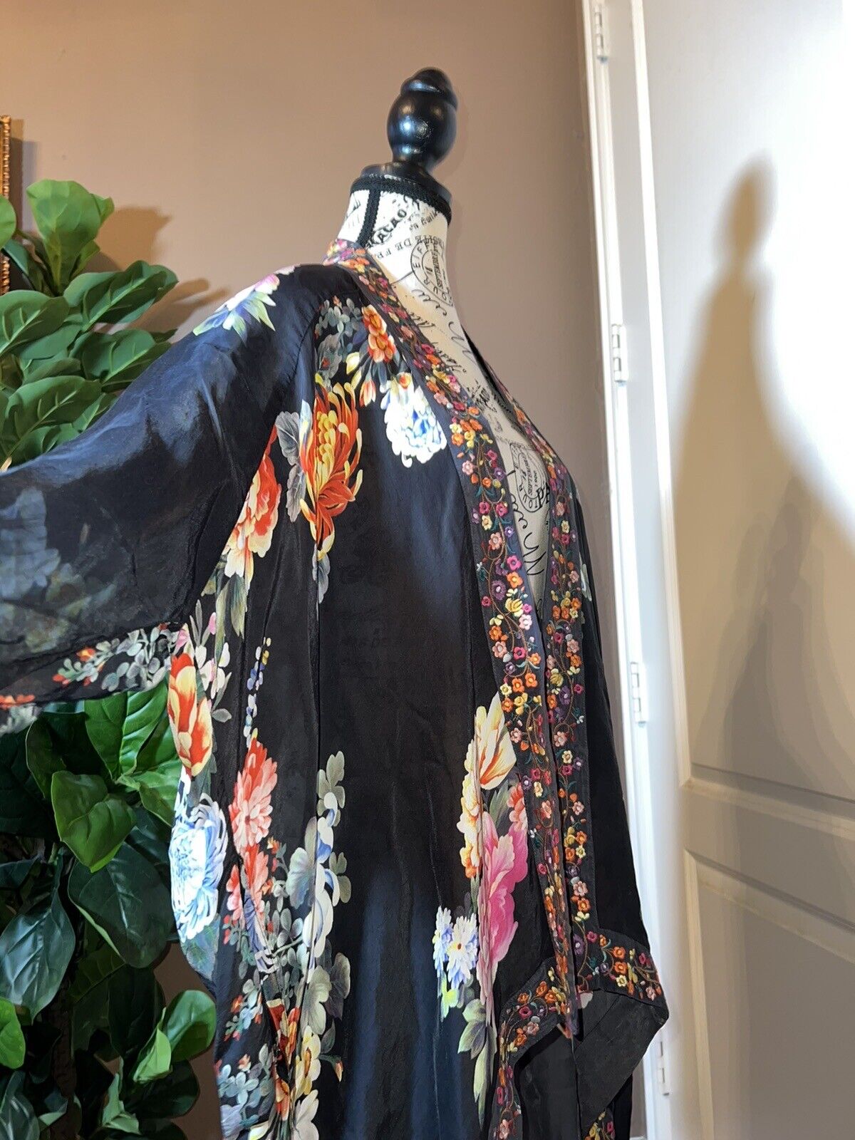 Johnny Was 2X Silky Kimono Heavily Embroidered Trim Pockets Black Floral Xxl