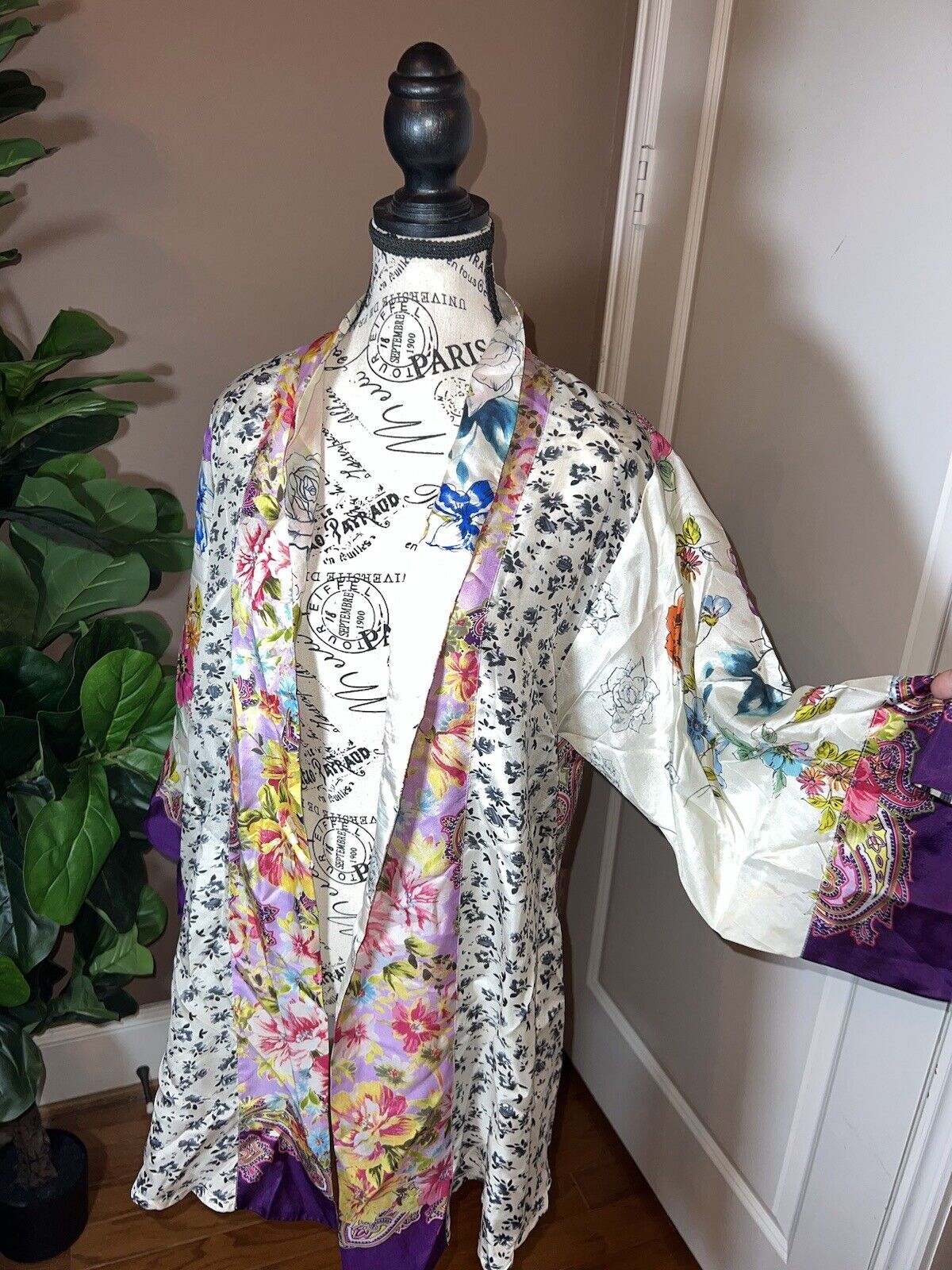 Johnny Was 100% Silk Kimono Wrap Lavender & Purple Trim M Medium Floral SPRING