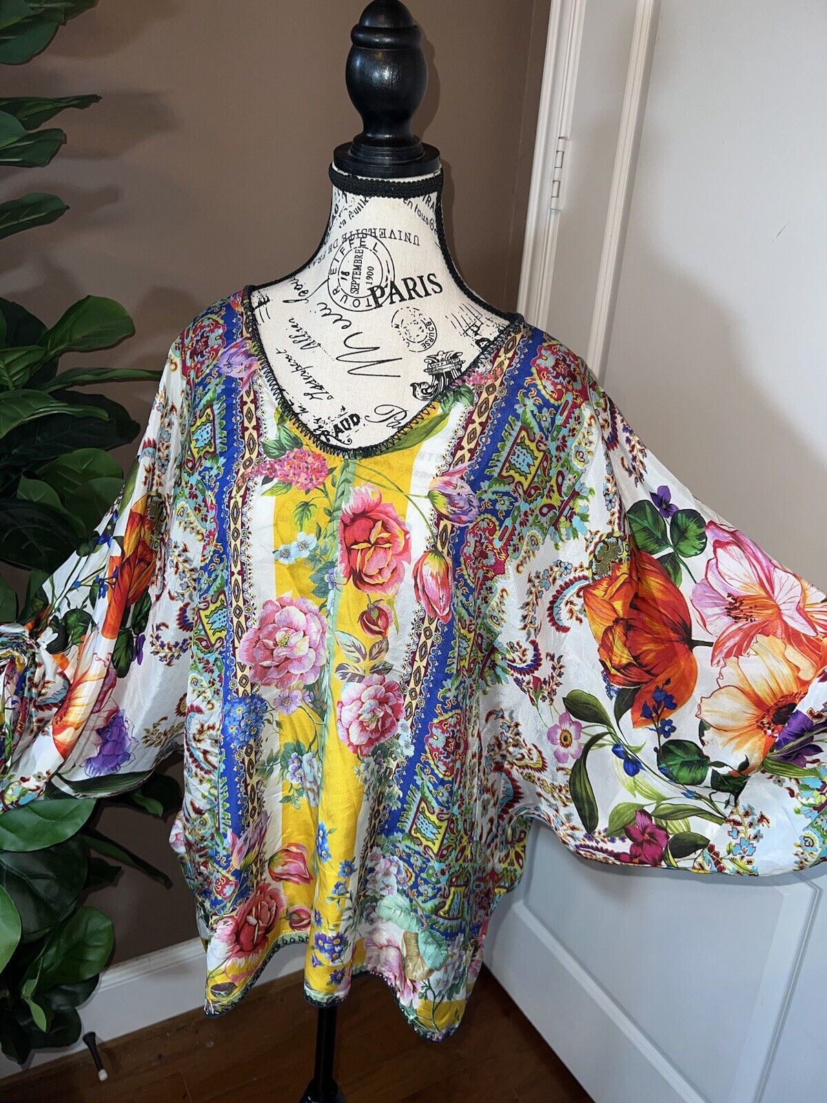 Johnny Was 100% Silk Tunic Top Embroidered Hem Butterfly L Large Floral