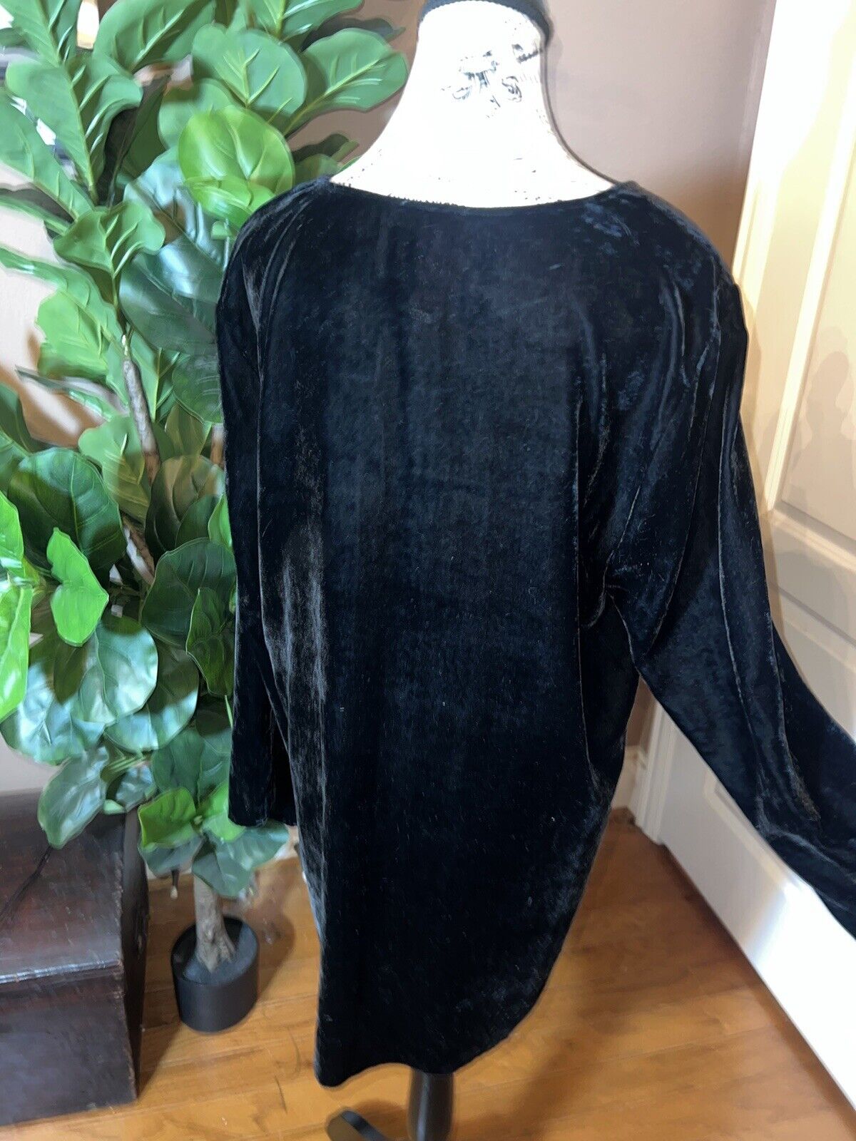 Johnny Was XL 1X 1XL Black Velvet Tonal Embroidery Tunic Top Kimono Sleeves