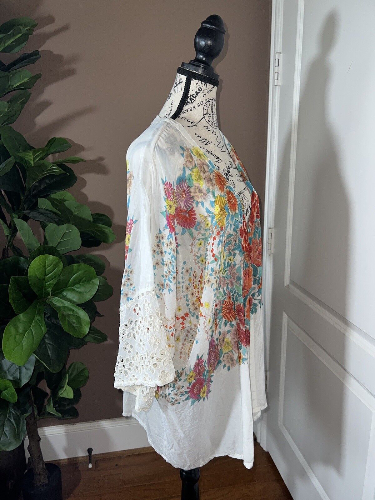 Johnny Was Silky Soft White Kimono Top Floral Eyelet Lace Sz L  Large Wrap