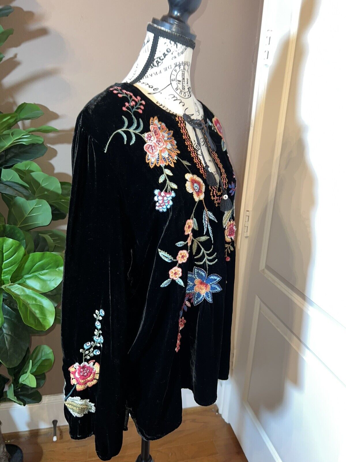 Johnny Was Black Velvet Heavily Embroidered Tunic Top L Large Peasant