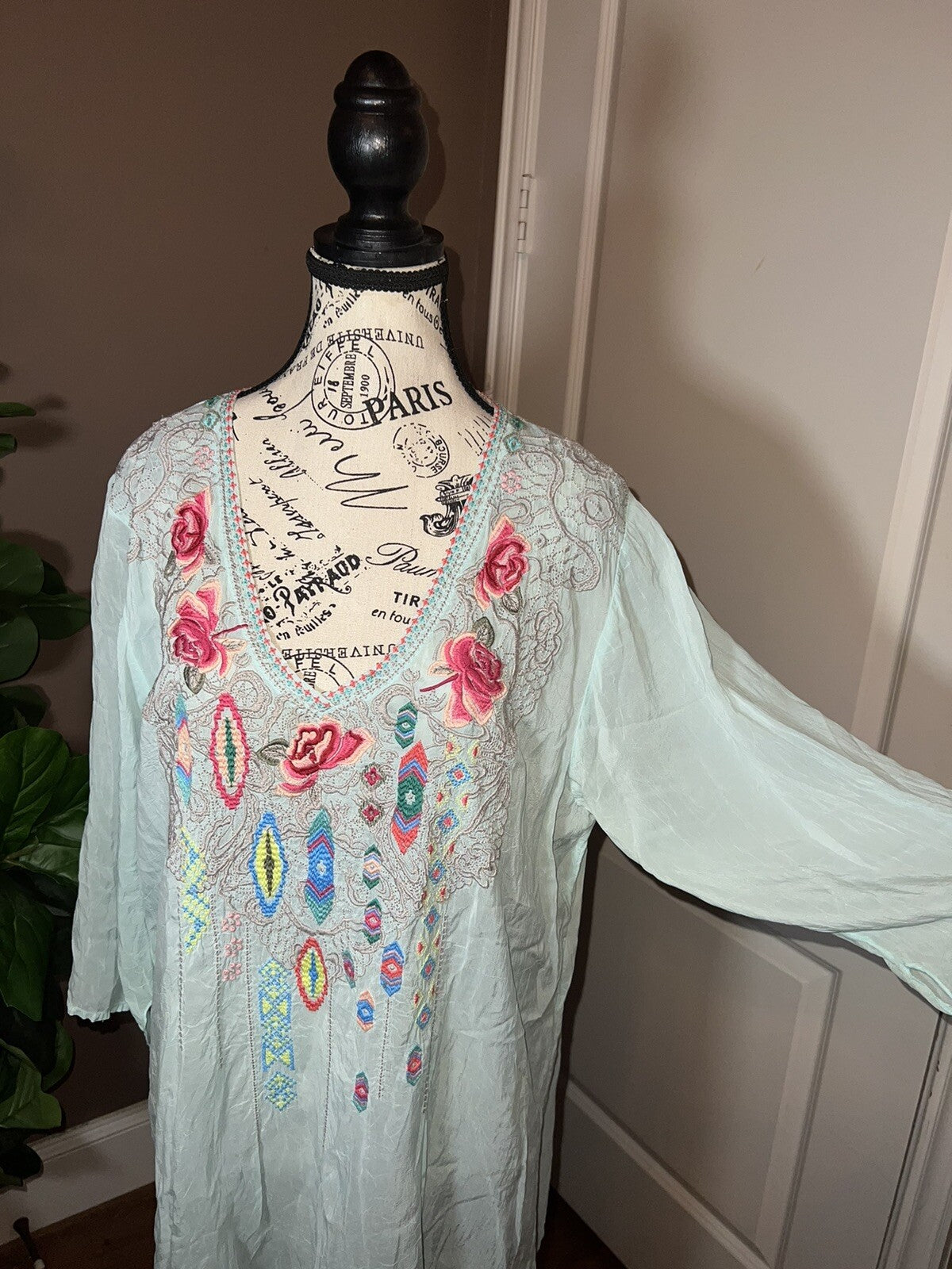 Johnny Was XL Baby Blue Tunic Top Cool Lightweight Silky Soft BOHO Embroidery Johnny Was