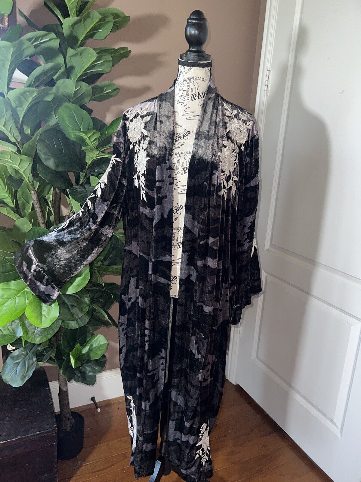 Johnny Was Velvet Long Kimono XL 1X 1XL Duster Wrap Black & Grey Camo