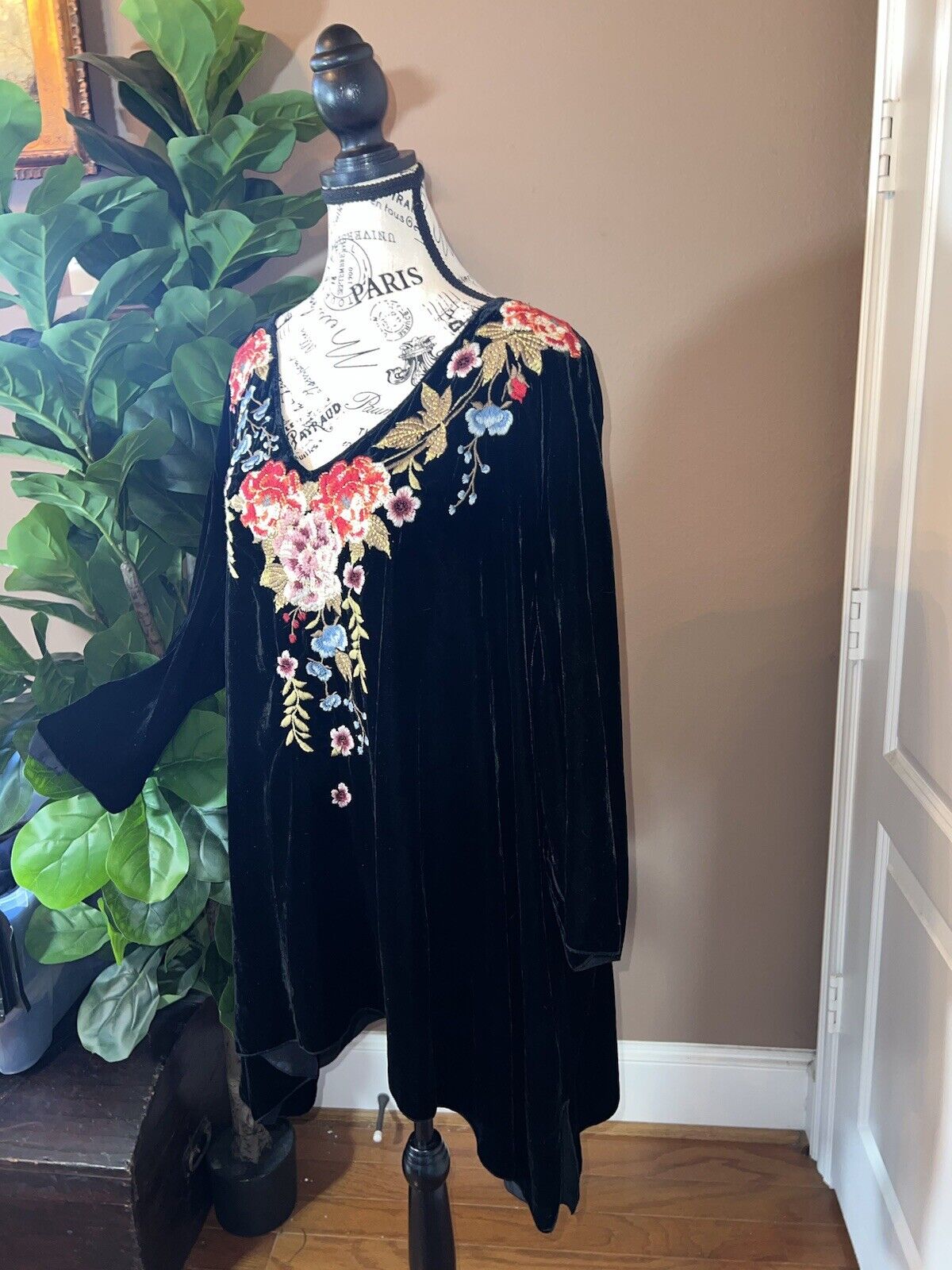 EUC Johnny Was 3X 3XL XXXL Black Velvet Heavily Embroidered Tunic Top Kimono WOW