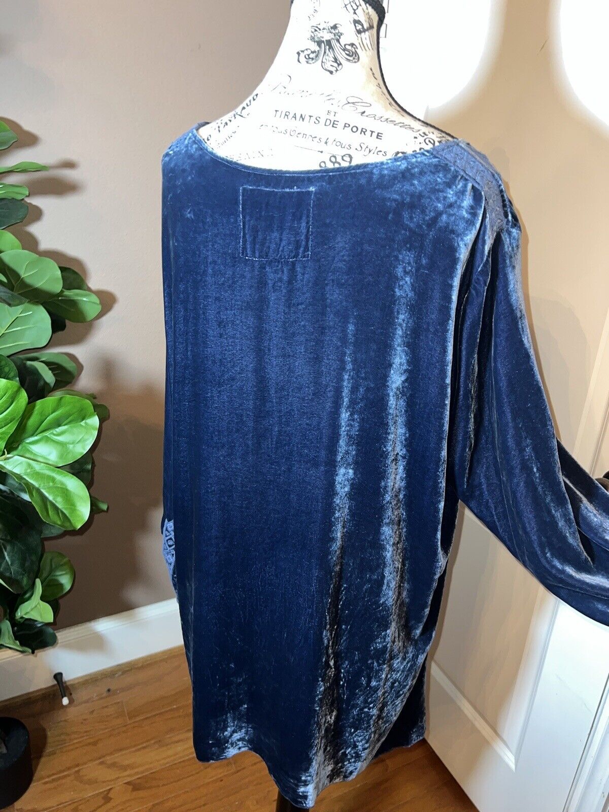 Johnny Was Blue Velvet Heavily Embroidered Tunic Top Long Sleeve Sz M Medium