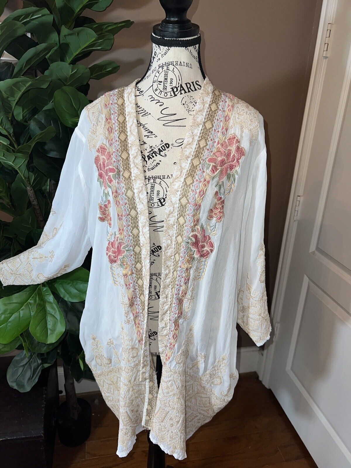 Johnny Was Silky White Kimono Heavily Embroidered XXL 2X 2XL Pockets Floral