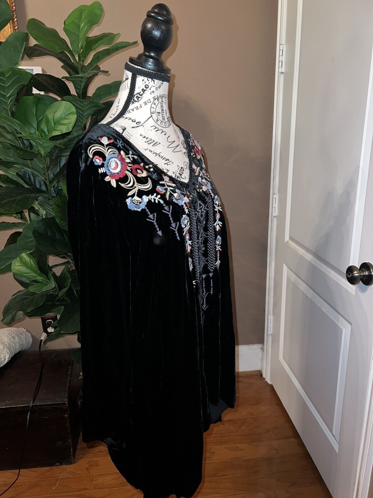 Johnny Was Black Velvet Heavily Embroidered Tunic Top Long Sleeve Sz PL Petite L