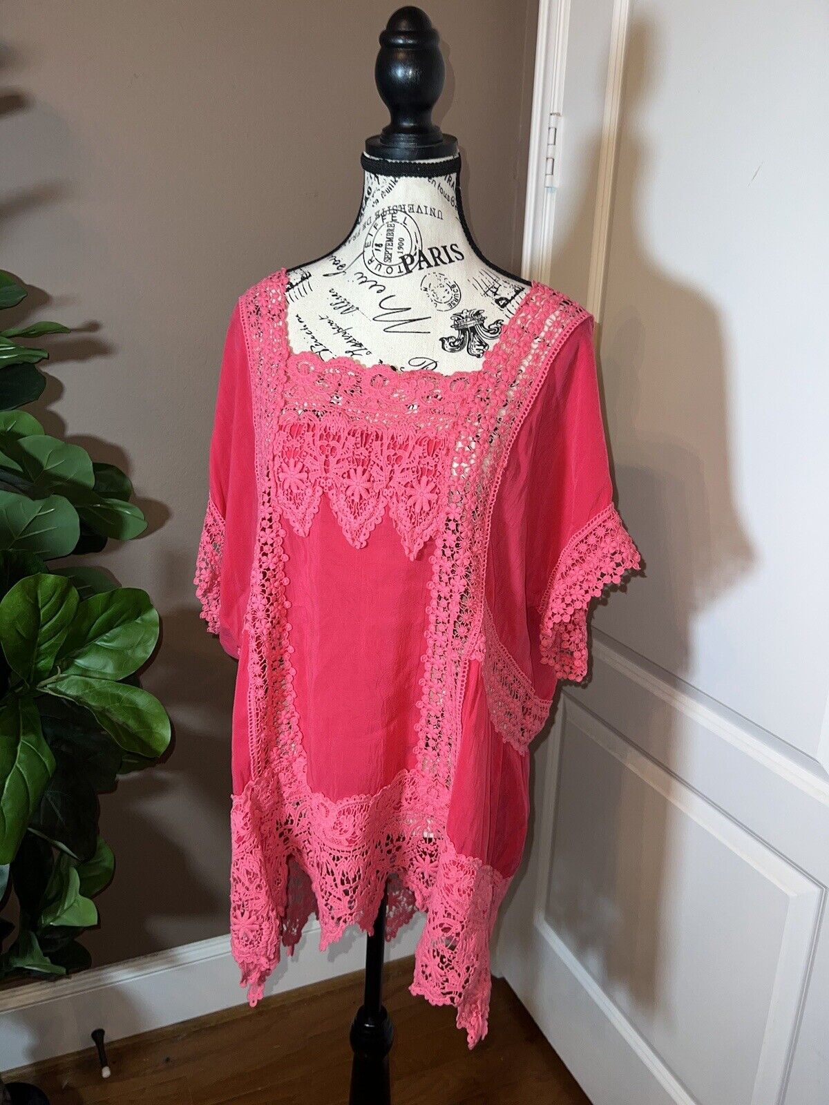 Johnny Was Barbie Pink Silky Embroidery & Eyelet Tonal Tunic Kimono Sz 1X 1XL XL