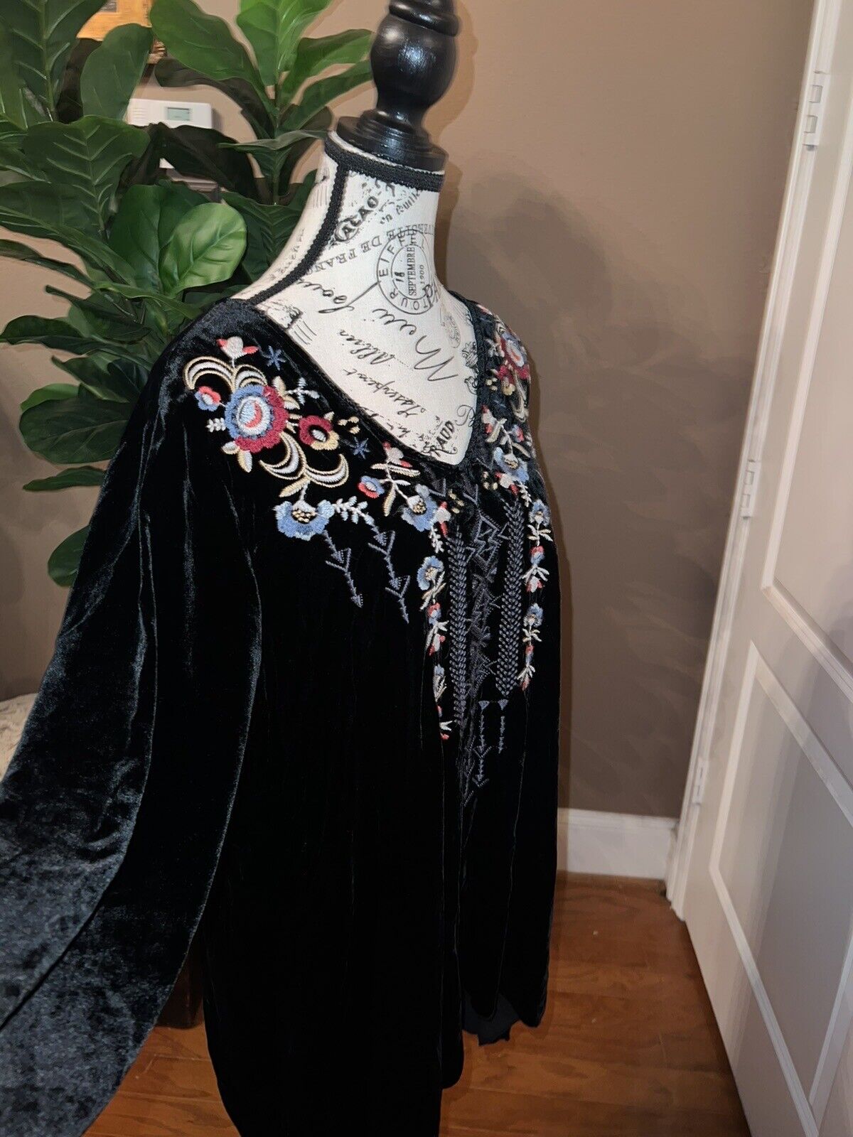 Johnny Was Black Velvet Heavily Embroidered Tunic Top Long Sleeve Sz PL Petite L