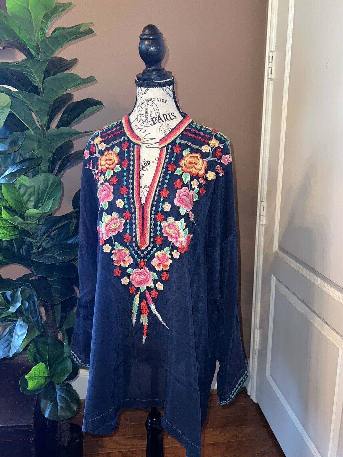 Johnny Was Sz XL Heavily Embroidered Silky Navy Tunic Top Kimono Sleeves